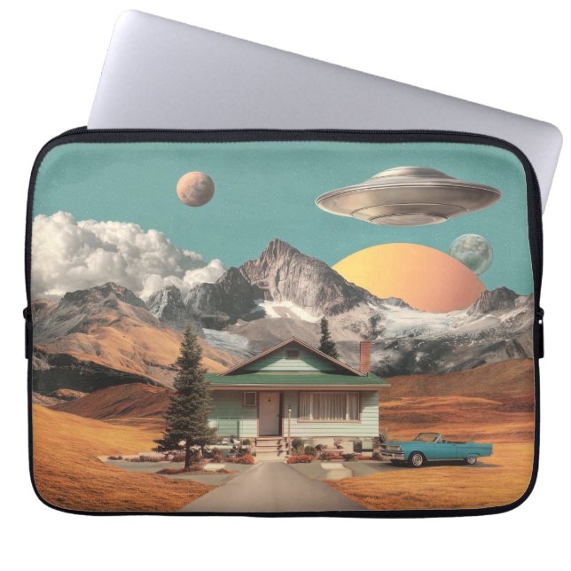 Surrealer UFO über rustikalem Haus Laptopschutzhülle (Vorderseite)