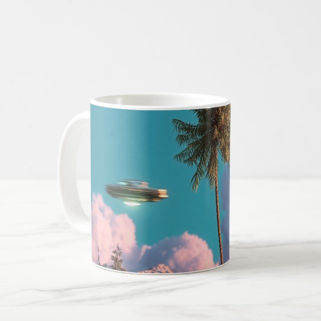Surrealer UFO- und Palmenbaumbergszene Kaffeetasse (Vorderseite Links)