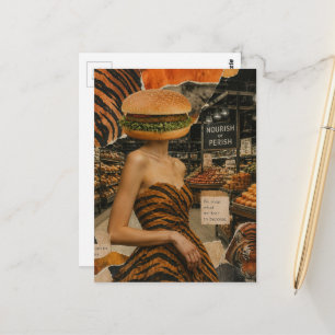 Surrealistische abstrakte Dame mit einem Cheesebur Postkarte