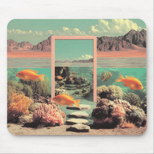 Surrealistische Wüsten-Ozean mit Tür Mousepad