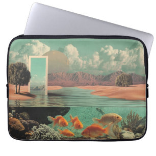 Surrealistisches Tor in der Wüste mit Unterwasser Laptopschutzhülle