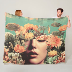Surrealistisches Unterwasserporträt mit Korallenbl Fleecedecke