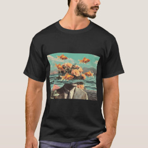 Surrrealistisches Porträt mit Goldfischblumen und T-Shirt