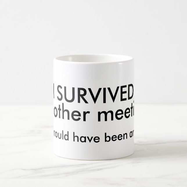 Survived Meeting Coffee Mug Tasse (Mittel)