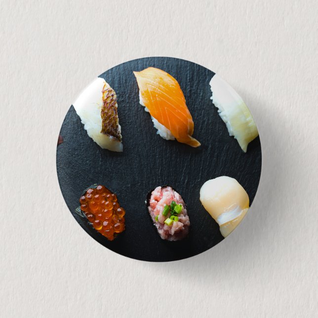 Sushi Beauty on Leaf – SUSHIMI Button Badge (Vorderseite)