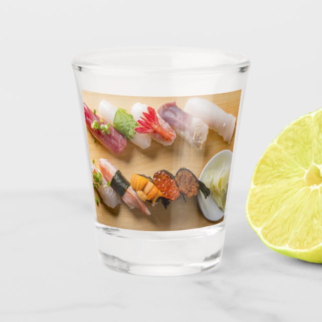 Sushi Harmony Glass – Elegant Nigiri Art by SUSHIM Schnapsglas (Vorderseite)