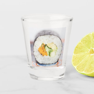 Sushi roll Fisch und Reis Schnapsglas
