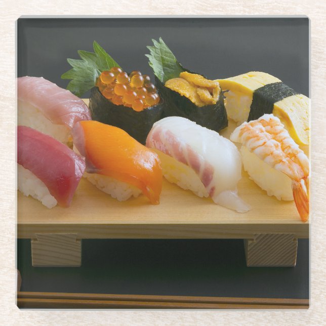 Sushi set - high-quality ingredients arranged on a glasuntersetzer (Vorderseite)