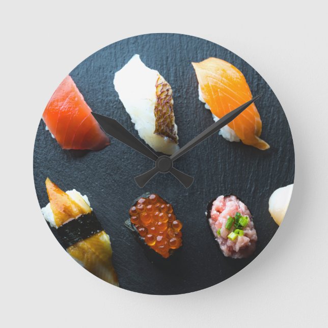Sushi Symphony – Slate Grip Wall Clock Runde Wanduhr (Vorderseite)
