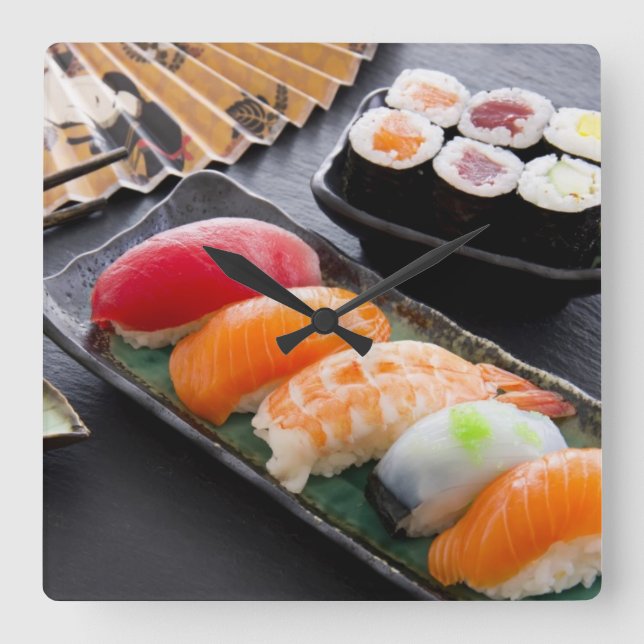 Sushi und Rollen Quadratische Wanduhr (Vorderseite)
