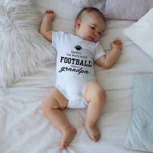 Süß, mit Opa Fußball zu schauen Baby Strampler