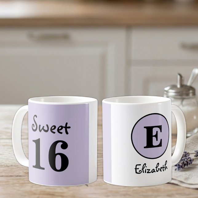Süße 16er-Monogramm-Name lila Kaffeetasse (Von Creator hochgeladen)