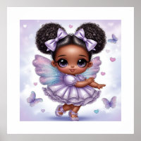 Süße Afro-Puff-Babymädchen in Pastell-Lila