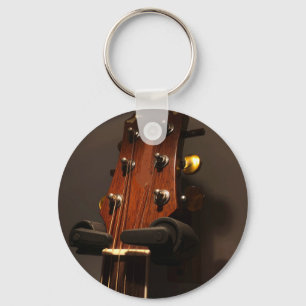 Süße Akustikgitarre Schlüsselanhänger