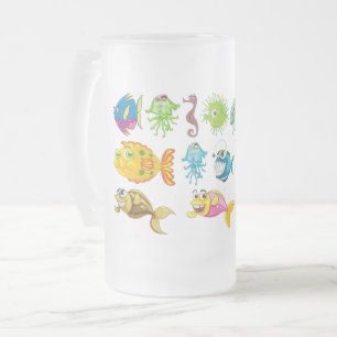 Süße Cartoon-Meereslebewesen und bunte Fische auf Mattglas Bierglas