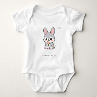 Süße Chibi-Hasenkaninchen mit Blumen personalisier Baby Strampler