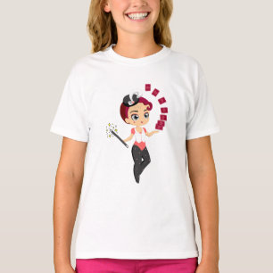 Süße Chibi-Zauberin bei einem Kartenkunststück T-Shirt