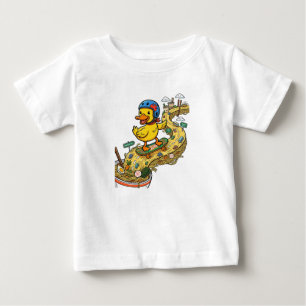 Süße Ente beim Skateboardfahren auf der Ramen-Nude Baby T-shirt