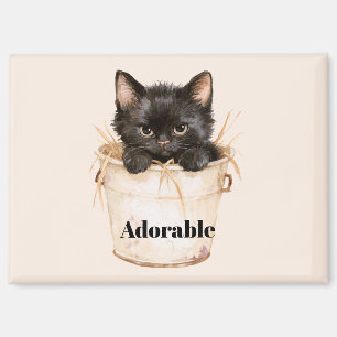 Süße entzückende schwarze Katze im Eimer Magnet