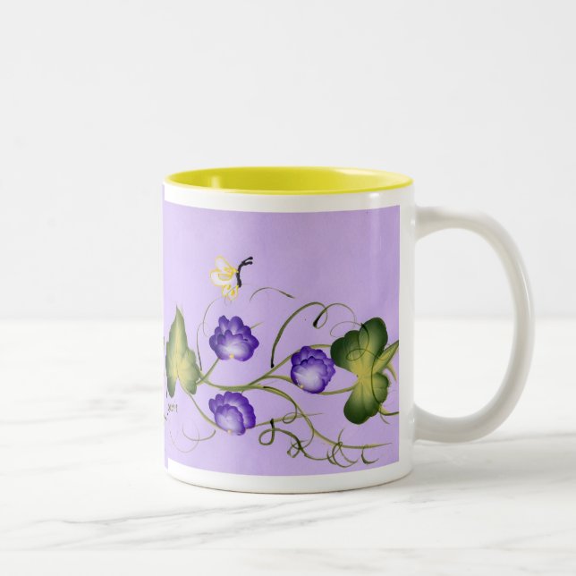 Süße Erbsen-Blüte und Schmetterling Zweifarbige Tasse (Rechts)