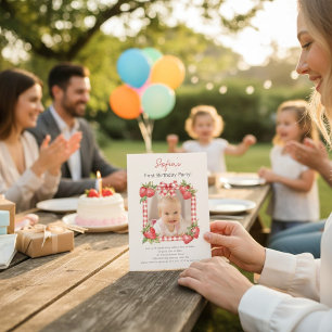 Süße Erdbeer-Fotokarte zum ersten Geburtstag Einladung