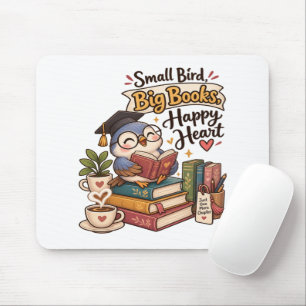 Süße Eule beim Lesen von Büchern Illustration Mousepad