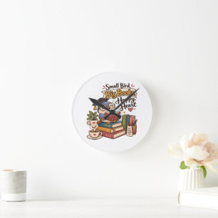 Süße Eule beim Lesen von Büchern Illustration Runde Wanduhr