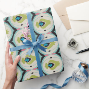 Süße farbenfrohe rosa grüne ikat-tribalmuster geschenkpapier