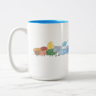 Süße flauschige Kreaturen auf einem Kaffeebecher Zweifarbige Tasse