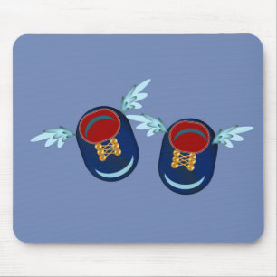 Süße geflügelte kleine Schuhe in Blau und Rot Mousepad