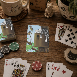 Süße getigerte Katze schläft in einem Vogelhäusche Spielkarten