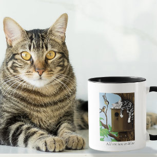 Süße getigerte Katze schläft in Vogelhäuschen lust Tasse