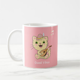 Süße glückliche musikalische rote getigerte Katze  Kaffeetasse