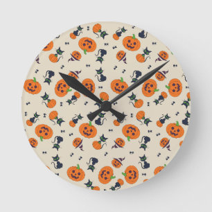 Süße Halloween-Kürbisse und schwarze Katzen Muster Runde Wanduhr
