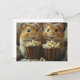 Süße Hamster mit Popcorn für den Filmabend Postkarte