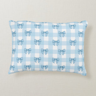 Süße hellblaue Schleifen und Gingham-Coquette-Flie Dekokissen