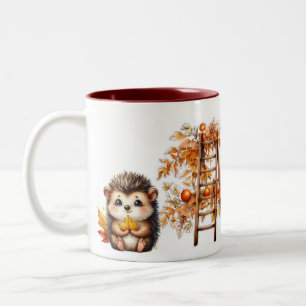 Süße Herbst-Igel-Illustration mit Ernteleiter Zweifarbige Tasse