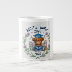Süße Highland-Kuh pflegt Abschluss 2026 - Klasse Jumbo-Tasse