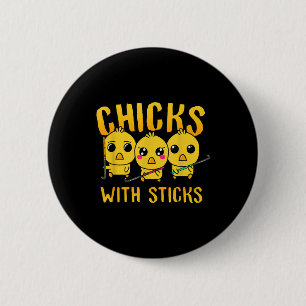 Süße Hockey-Mädchen mit Schlägern Field Hockey Button
