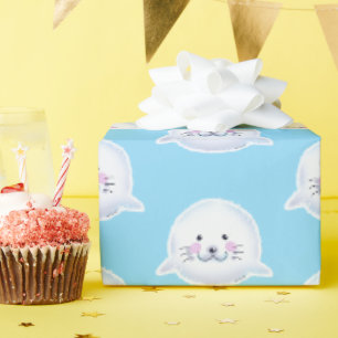Süße Illustration eines flauschigen Babyrobben Geschenkpapier