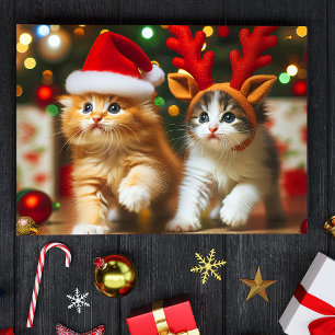 Süße Kätzchen mit Weihnachtsmann und Rentierhüten Postkarte