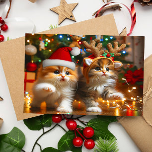 Süße Kätzchen mit Weihnachtsmann und Rentierhüten Postkarte
