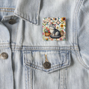 Süße Katze auf floraler Steppdecke Cottagecore Button