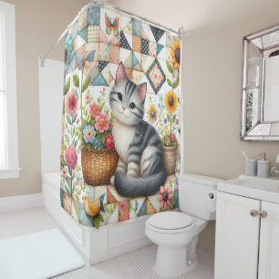 Süße Katze auf floraler Steppdecke Cottagecore Duschvorhang