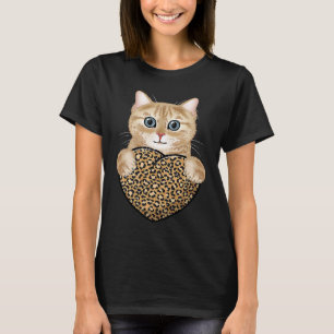 Süße Katze hält Gepard-Leoparden-Druck-Herz Valen T-Shirt