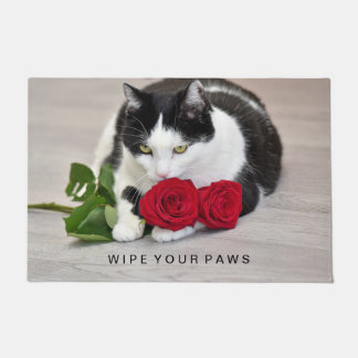 Süße Katze mit der roten Rose Fußmatte