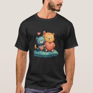 Süße Katze und Teddybär halten große Herzen T-Shirt