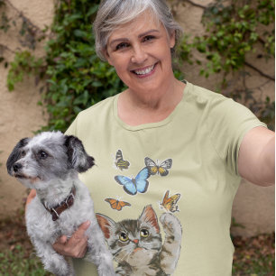 Süße Katzenbaby spielt mit Schmetterlingen T-Shirt