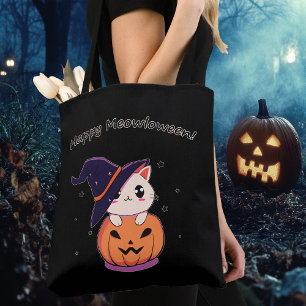 Süße Kawaii Hexenkatze in Halloween-Kürbis