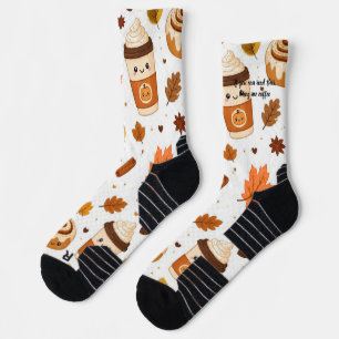 Süße Kawaii-Zimtschnecke und gemütliche Herbst-Vib Socken